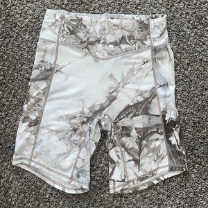 Balance Athletica (vitality) 8” biker shorts